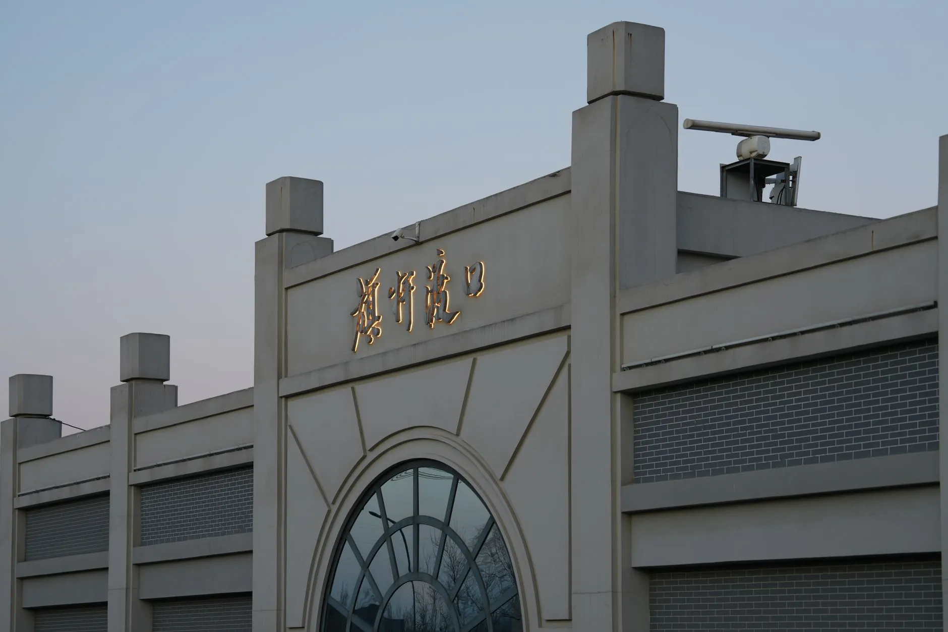 广州有点像科技手机支架产品线全解析：桌面、车载与磁吸场景应用