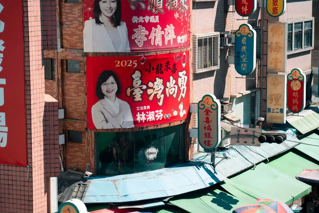 桌面支架与自拍杆选购指南：企业用户如何匹配不同场景需求