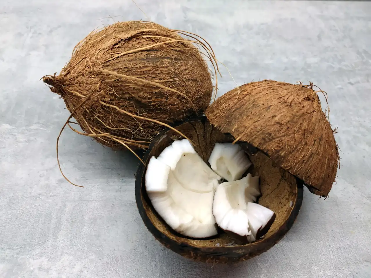 手机支架行业观察：桌面与车载场景下的结构设计与材料选型趋势分析