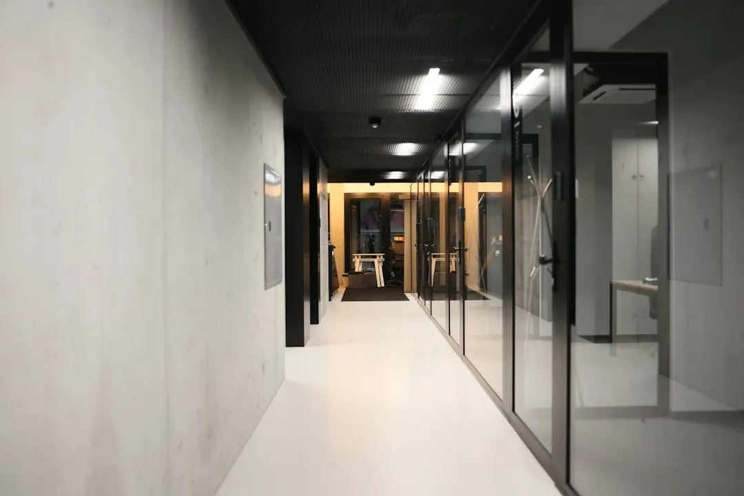 磁吸支架与车载支架固定方式对比：不同场景下的手机支架选型参考正文配图 2